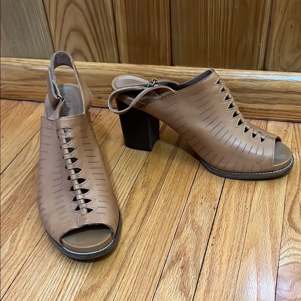 Clarks 70’s Tan Leather Women's Heeled Sandals